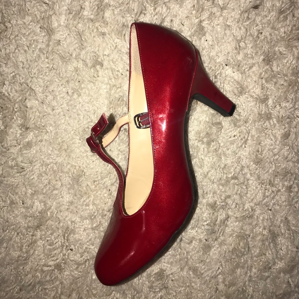 Red pumps with straps size 9M US